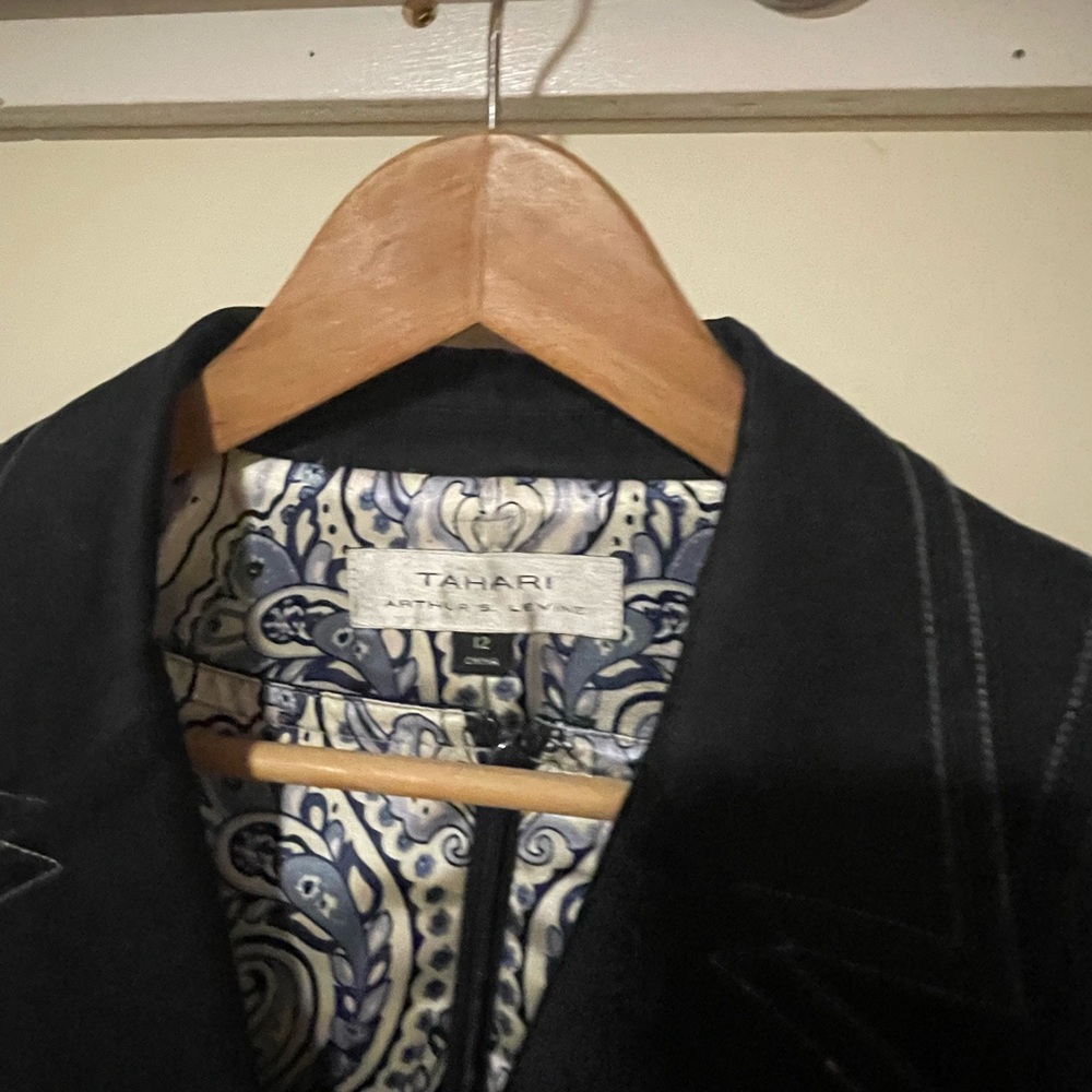 Tahari Navy Blue Lightweight Suit with Patterned Lining